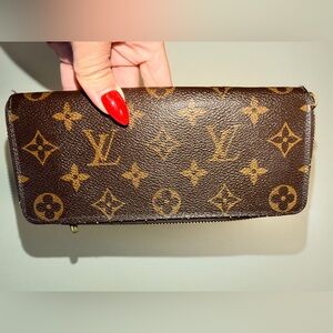 Authentic Louis Vuitton Zippy Brown Monogram Wallet